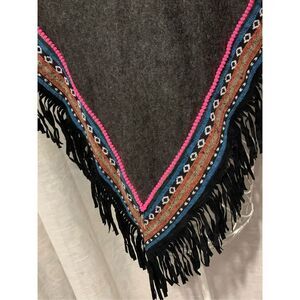 NEW WITH TAGS WOMEN NORDSTROM The Accessory Collective Boho Fringe Wrap